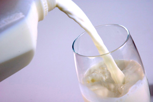 MedPouringMilk Milk pouring